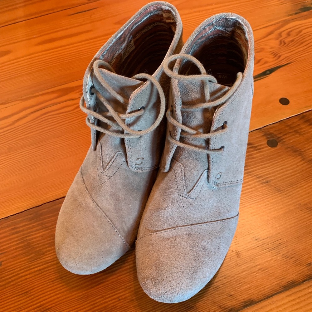 TOMS Ladies wedge boots